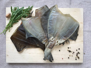 Щука (бабочка) холодного копчения: Камбала камчатская вяленая без икры