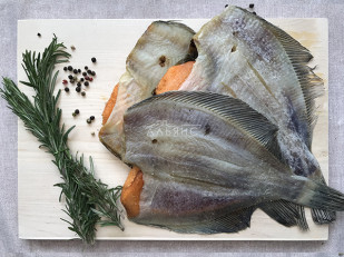 Щука (бабочка) холодного копчения: Камбала камчатская вяленая с икрой