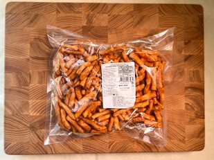 Продукт сырный ПАУТИНКА  Oktobersnack БЕЛАЯ (1 кг): Сыр копченый на ольхе с перцем 