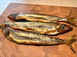 Бычок тушка б/г холодного копчения: Корюшка х/к (крупная)