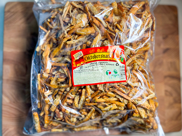 Нитка ЖАРЕНАЯ "Чеснок с зеленью" Oktobersnack 1 кг (сырный продукт) в Давыдово