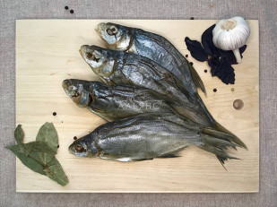 Щука (бабочка) холодного копчения: Густера вяленая