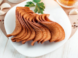 Гренки черные со вкусом чеснока: Ресторанные гренки с сметаной и зеленью