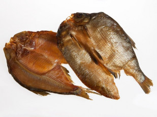 Щука (бабочка) холодного копчения: Карась холодного копчения